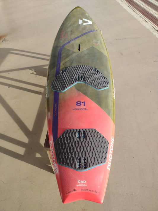 Tabla Windsurf Duotone Grip 4 SLS 2024 81 lt