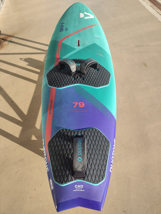 Tabla Windsurf Duotone Grip 3 SLS 2024 79 lt