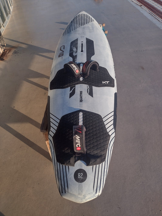 Tabla Windsurf Quatro Cube Pro 2022 82lt